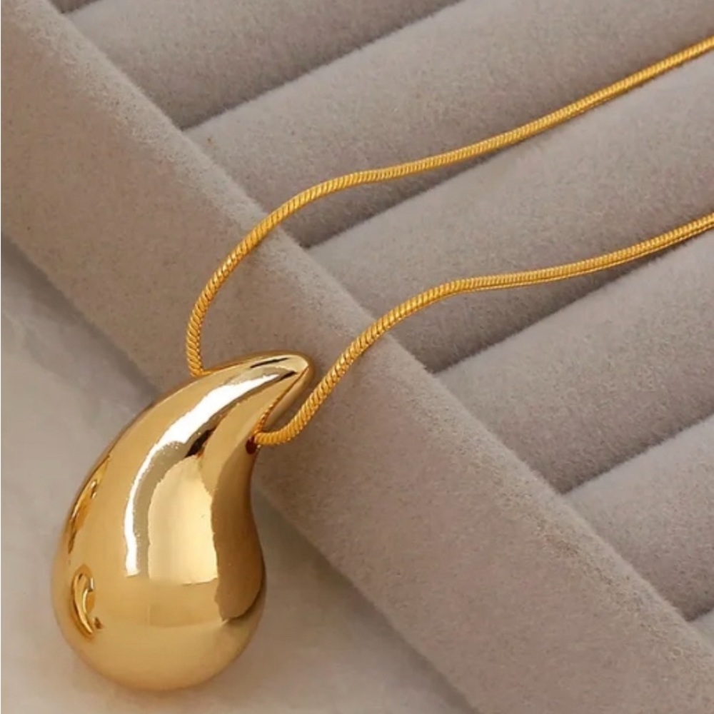 Gold plated tear drop fashion necklace. Necklace - Picture 1 of 2